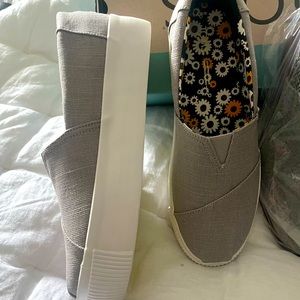 Great looking Tom's Grey tennis shoes. Platform style.